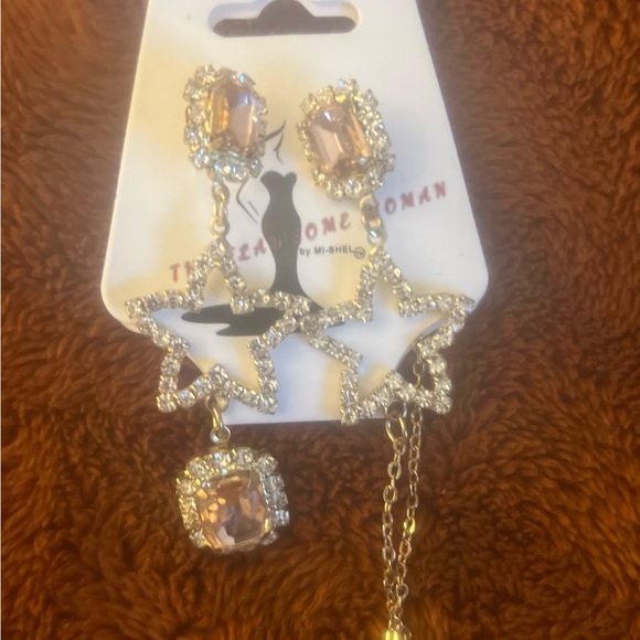 GORGEOUS RHINESTONE and LIGHT PINK CRYSTAL STAR MISMATCHED DANGLE EARRINGS - Picture 3 of 7